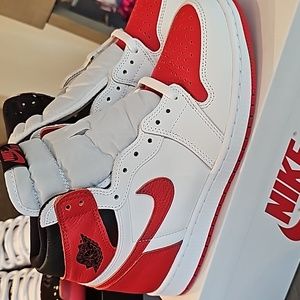 JORDAN RETRO 1 HERITAGE SIZE 8.5